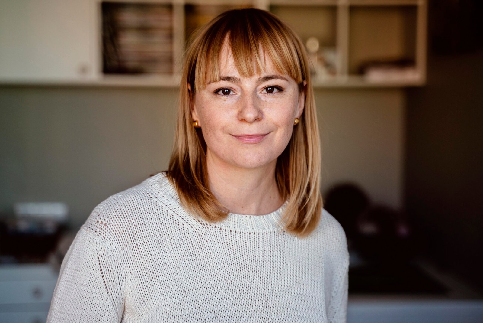 portrait-smiley-woman